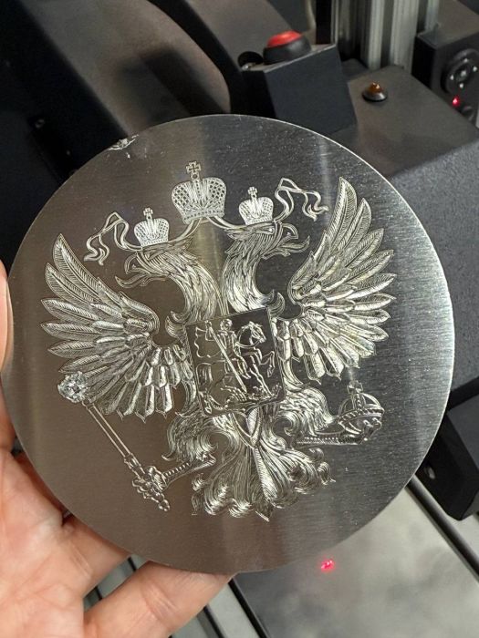 Персонализируйте свою продукцию с волоконным лазерным гравёром